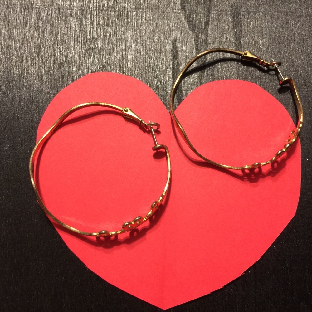 Flower power gold hoop earrings